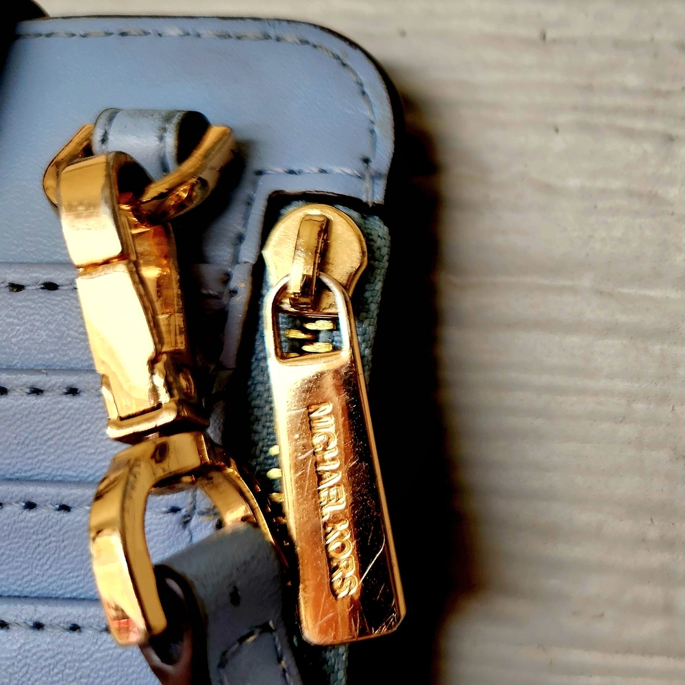 Michael Kors Light Blue Bag with Gold Hardware - Picture 4 of 5